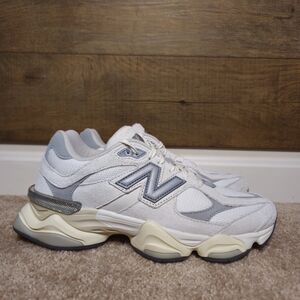 New Balance 9060 White and Gray Sneakers Size 8.5